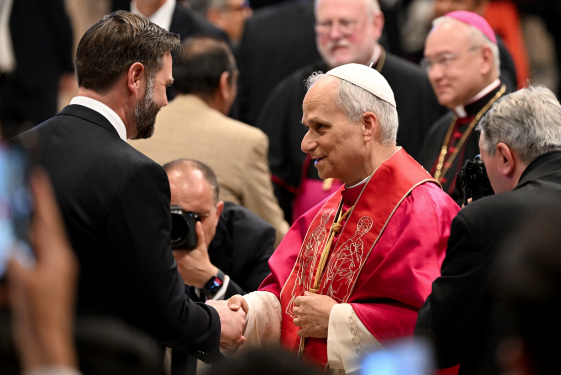 200 phái đoàn các nước đến Vatican